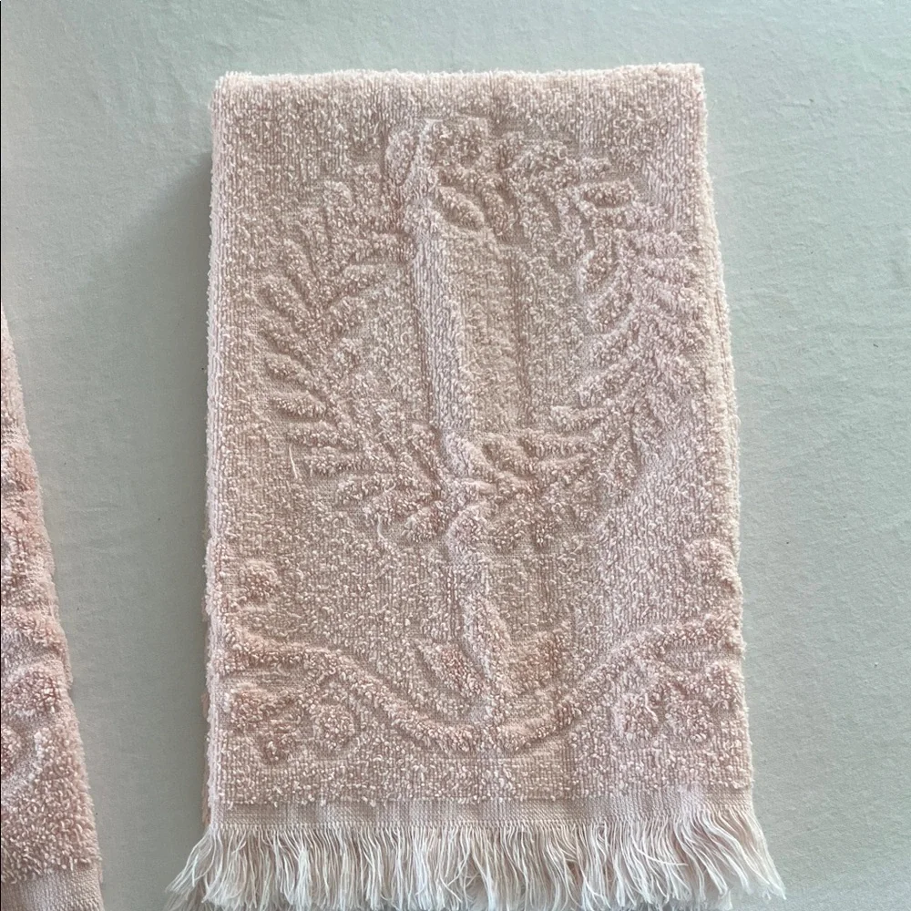 Vintage Dundee Pink Cotton Towel Set Jacquard Wreath Design Fringed Ends